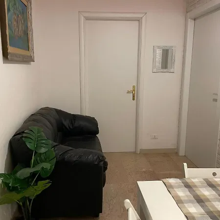 Group شقة روما